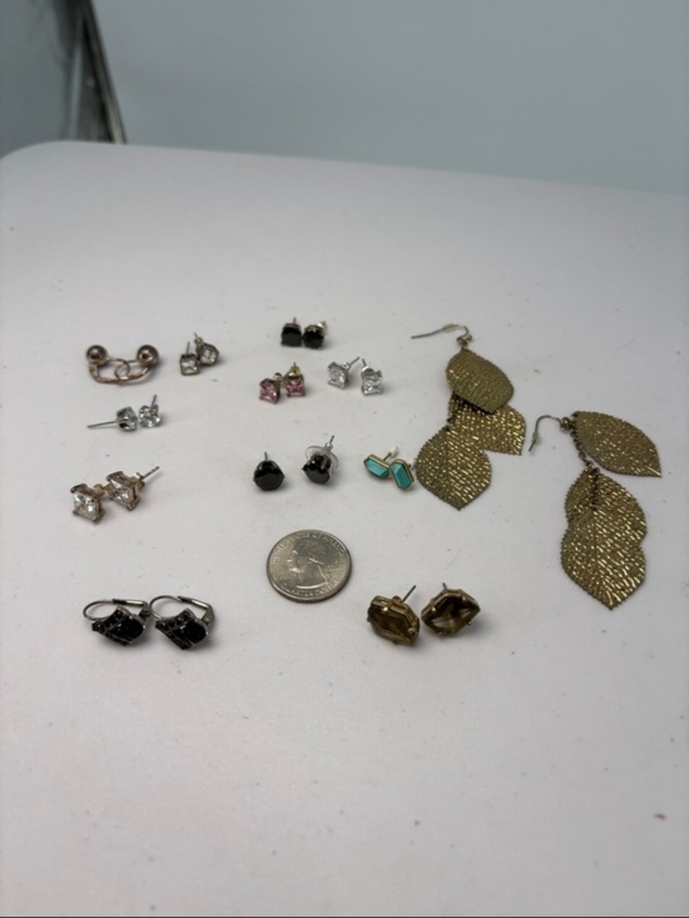 🐯12 pair of costume jewelry earrings